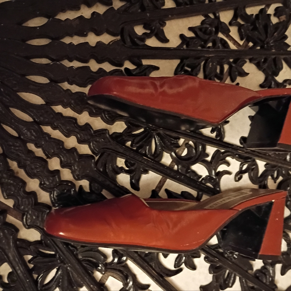 Square Toed Ann Marino Red Mules - Picture 5 of 8